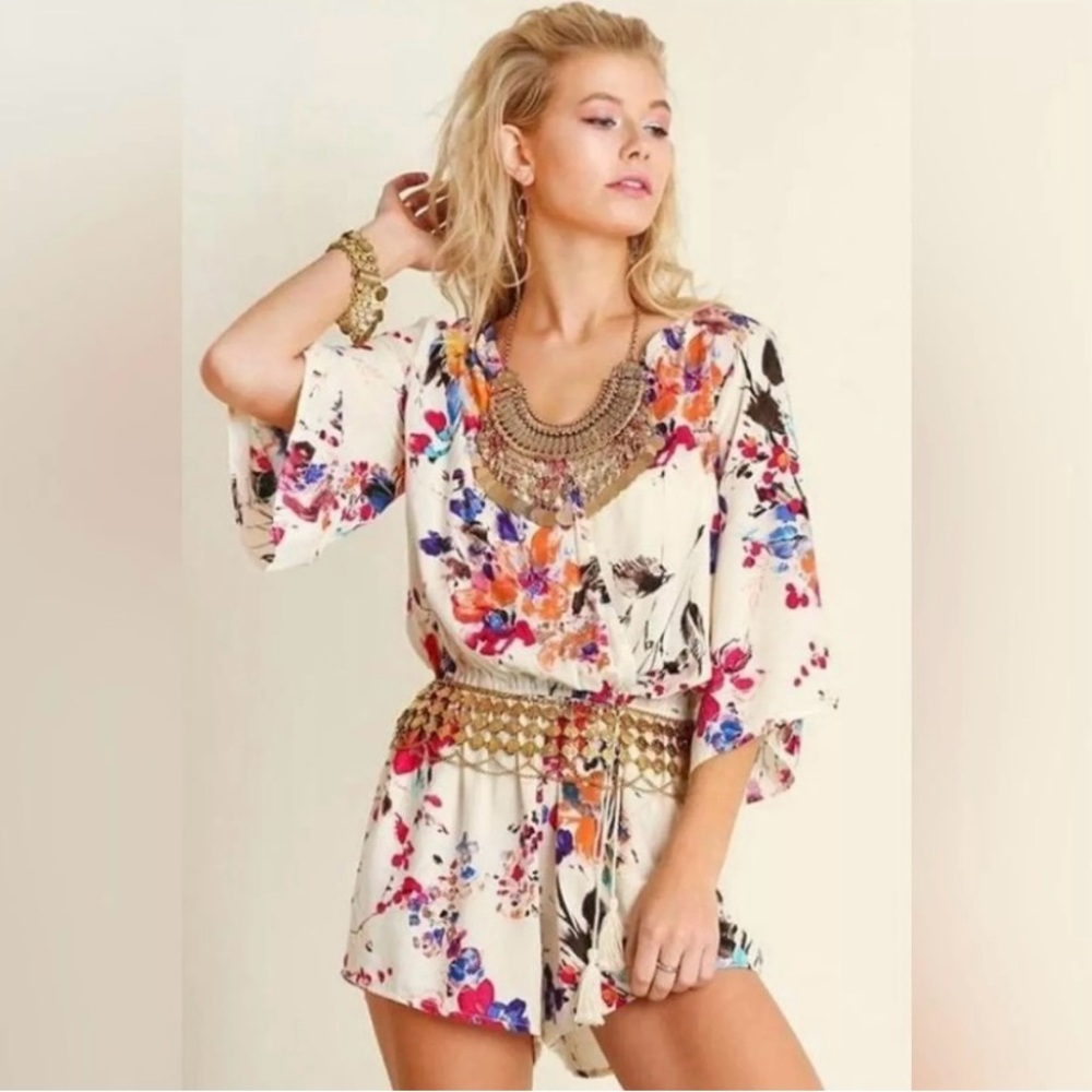 Umgee Floral Print Boho Chic Trendy Tie Tassel VNeck Romper Size Medium
